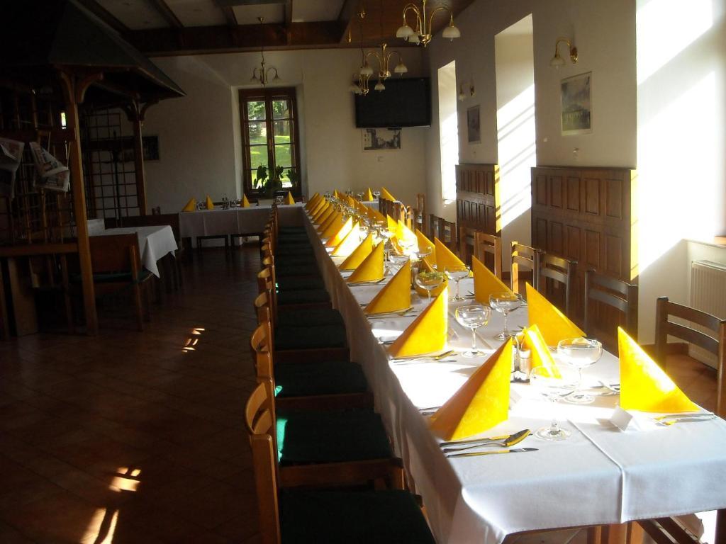 Hotel Excelent Rymarov Ngoại thất bức ảnh